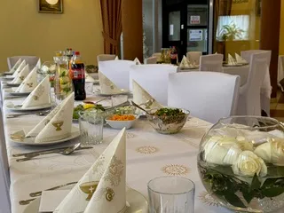 Stół z domowymi przystawkami w restauracji Bakunówka